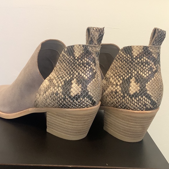 NIB Dolce Vita Sonni bootie in taupe suede and snakeskin - Picture 3 of 10